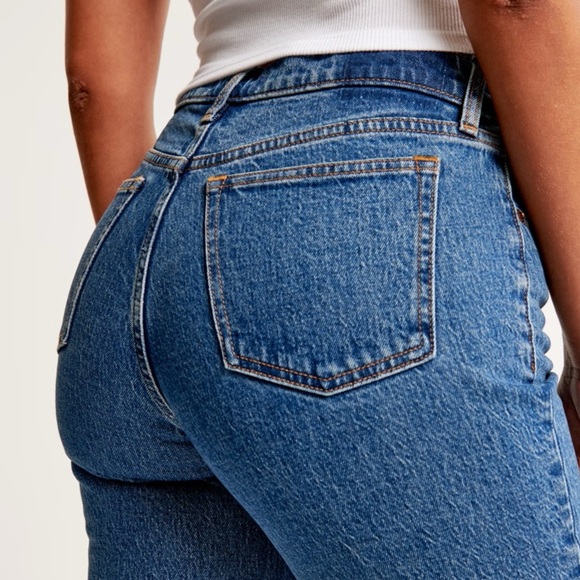 NWT Abercrombie & Fitch Curve Love The 90s Mid Rise Straight Jean size 4S - Picture 1 of 12
